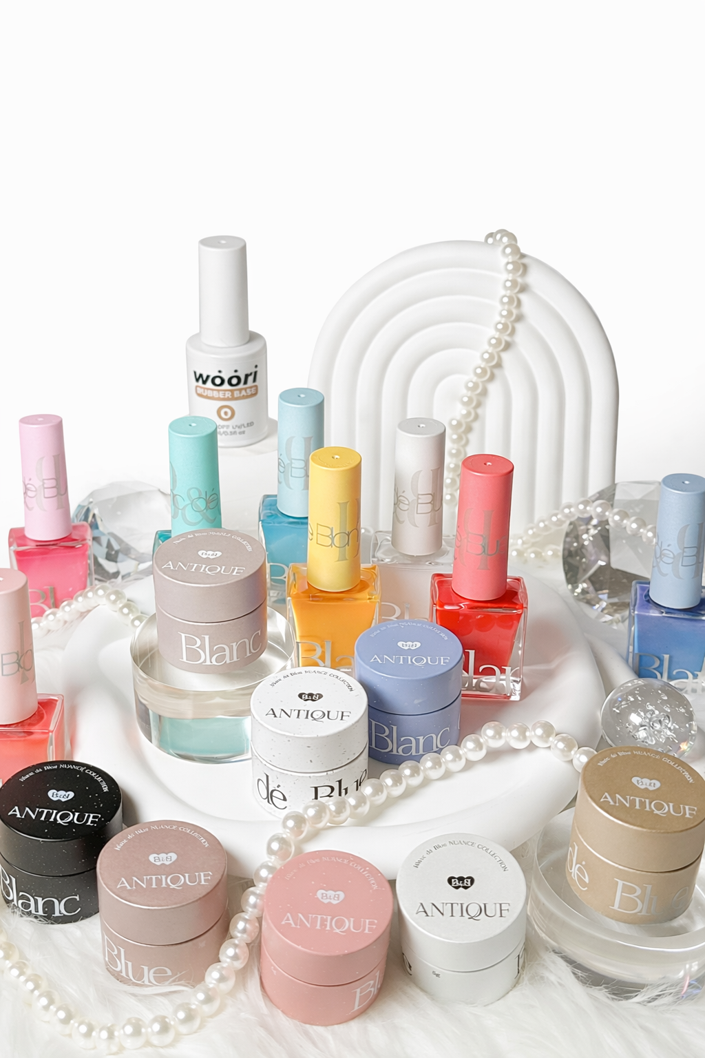 Provided seminar nail supplies including Blanc de Blue gels and Woori rubber base